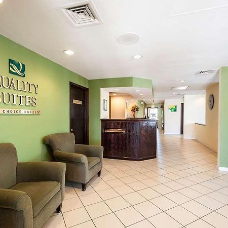 Quality Suites Хант-Вэлли Интерьер фото