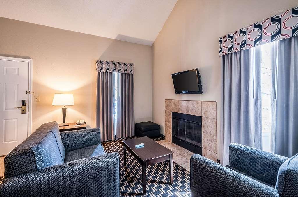 Quality Suites Хант-Вэлли Номер фото