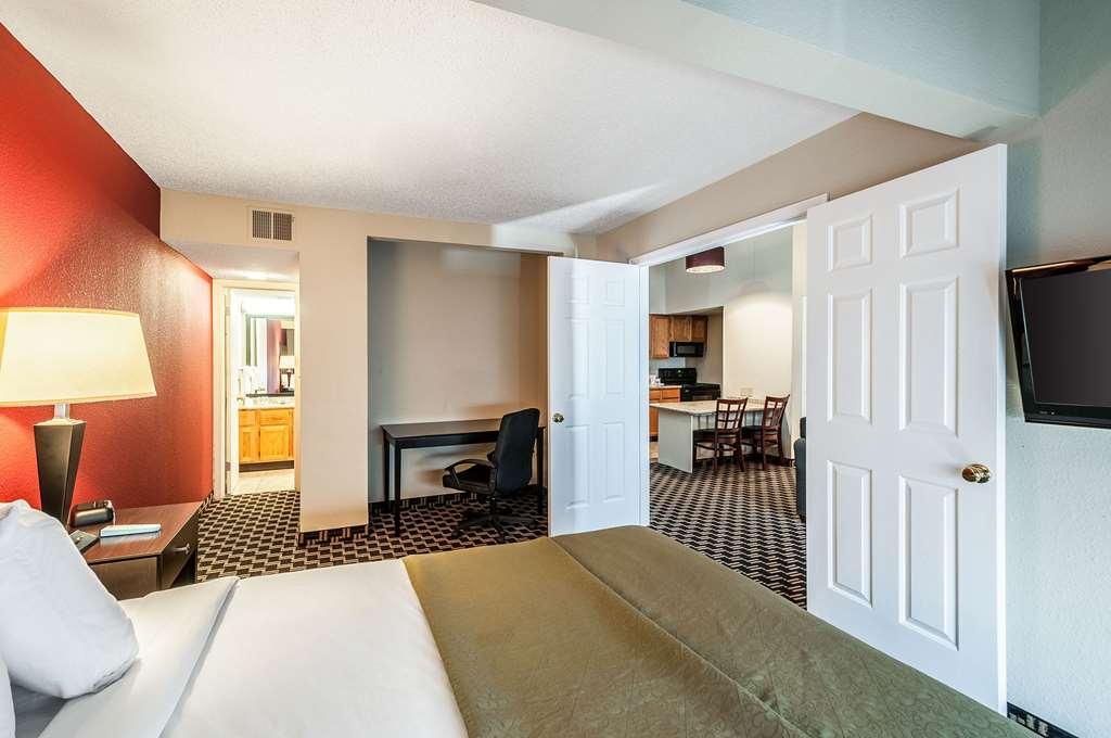 Quality Suites Хант-Вэлли Номер фото