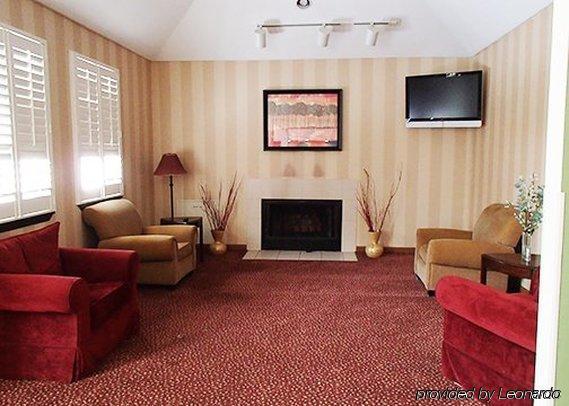 Quality Suites Хант-Вэлли Экстерьер фото