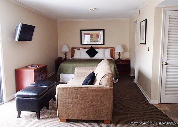 Quality Suites Хант-Вэлли Экстерьер фото