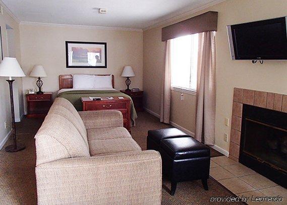 Quality Suites Хант-Вэлли Экстерьер фото