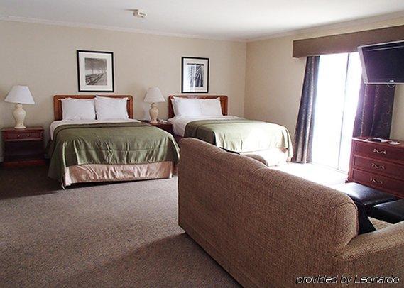Quality Suites Хант-Вэлли Экстерьер фото