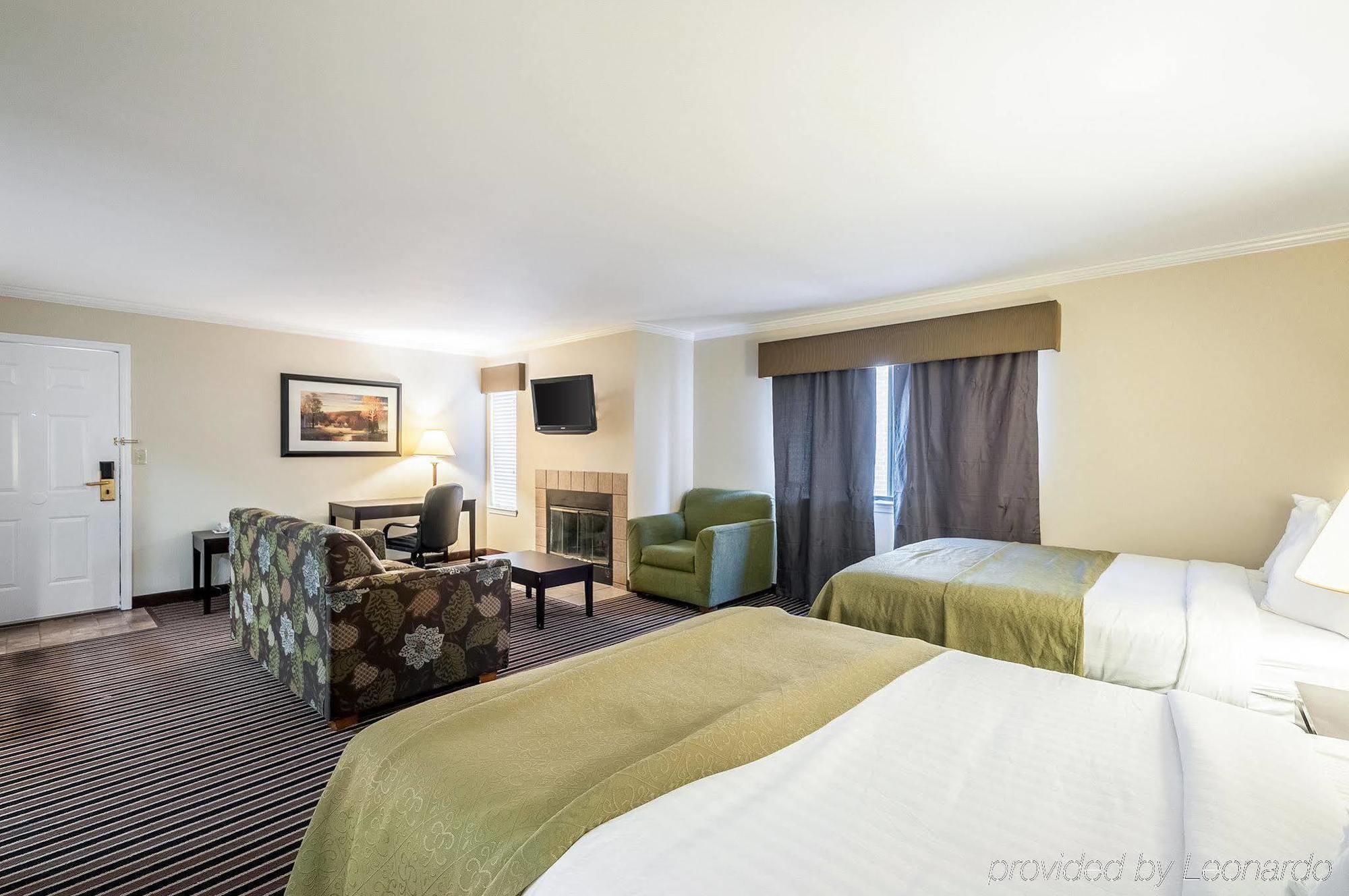 Quality Suites Хант-Вэлли Экстерьер фото