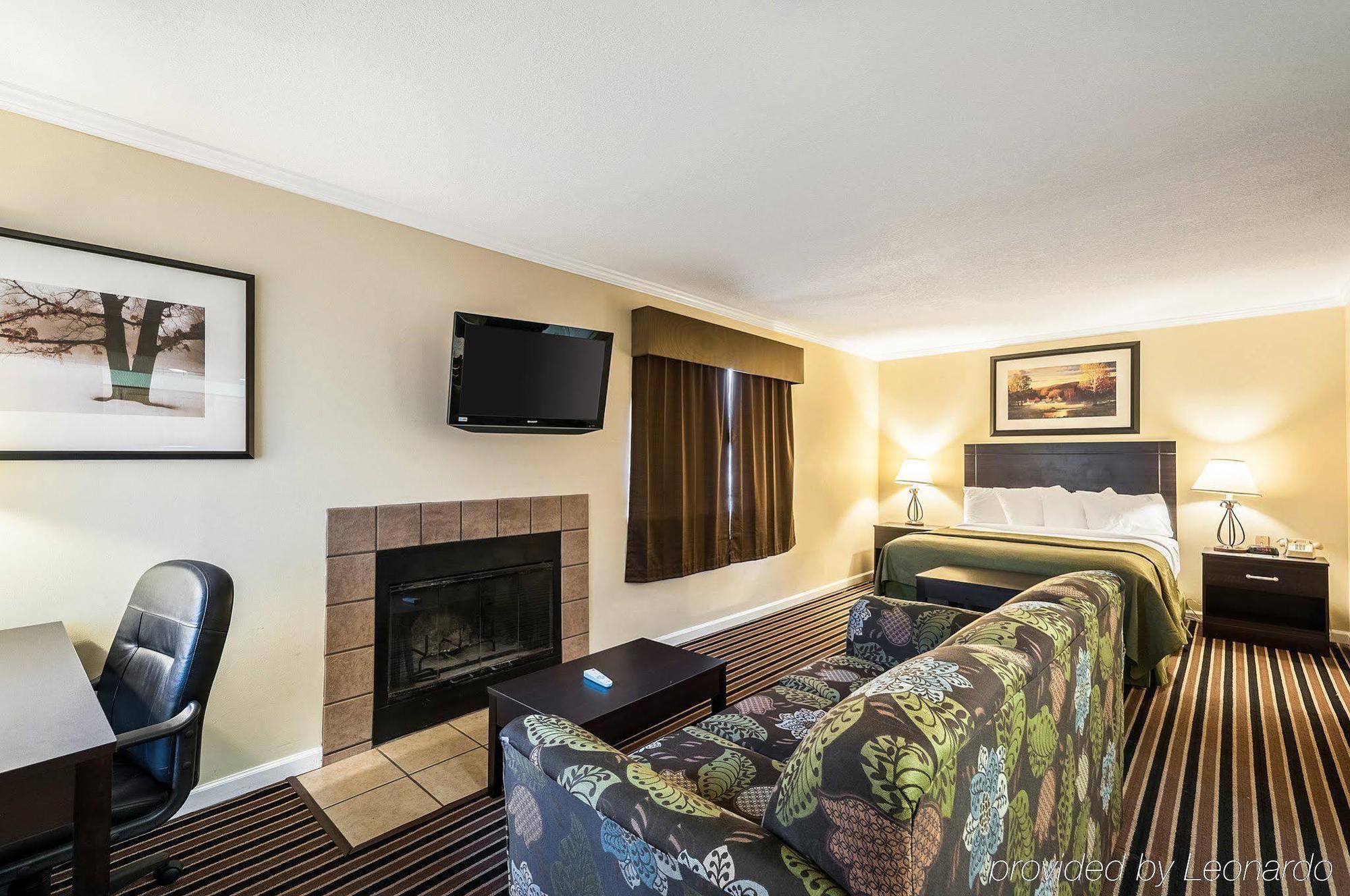 Quality Suites Хант-Вэлли Экстерьер фото